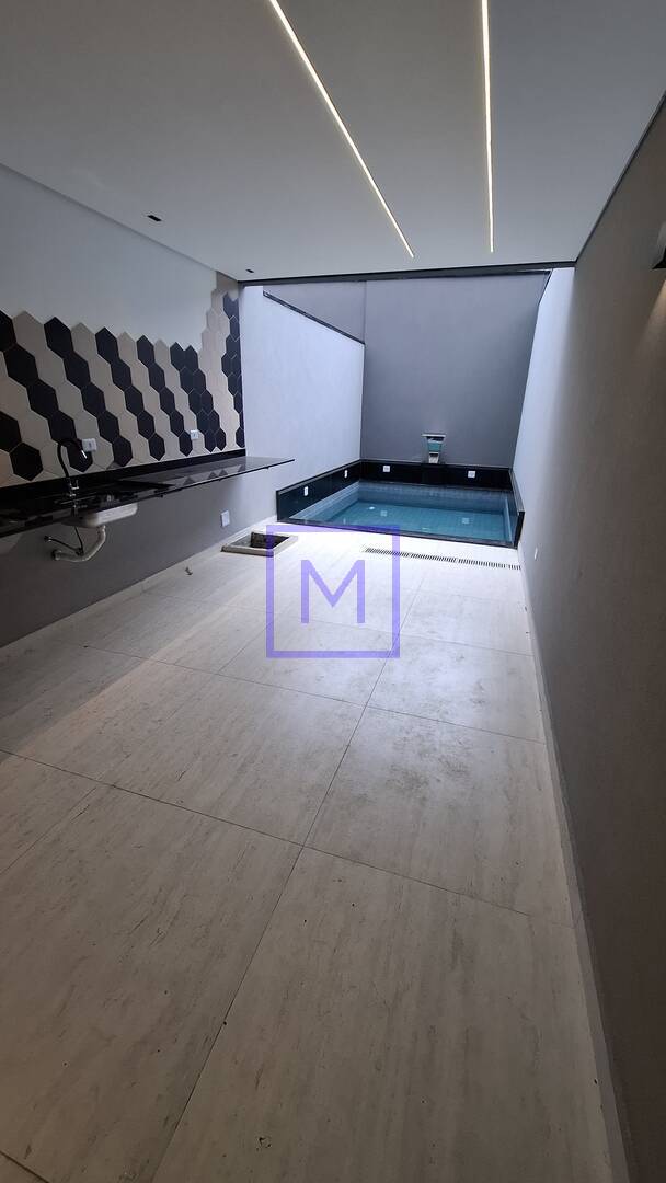 Casa à venda com 3 quartos, 236m² - Foto 2