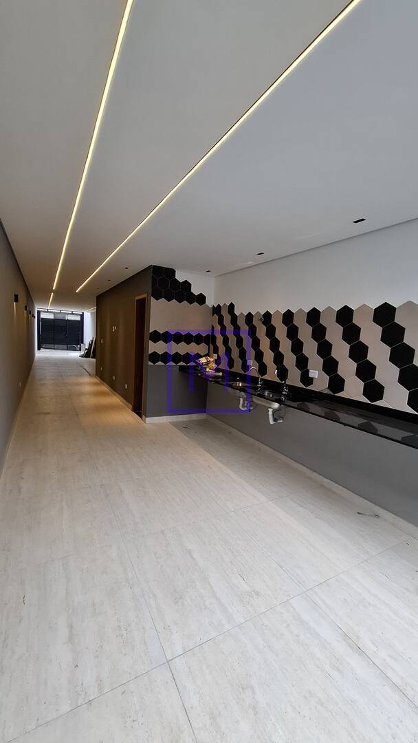 Casa à venda com 3 quartos, 236m² - Foto 1